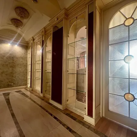 Luxury Housing On Khreshchatyk 3*